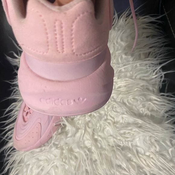 Sneakers - Picture 3 of 4